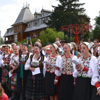 Lúčnica v Tatrách - Spievanie pri Štrbskom plese. Foto: Pavol Harum